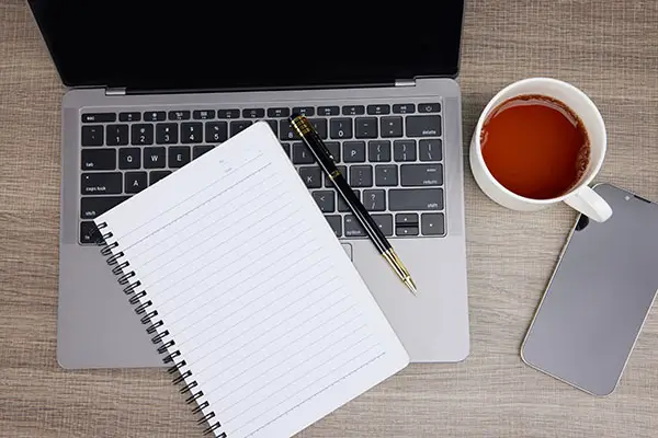 说什么法律是公正的法